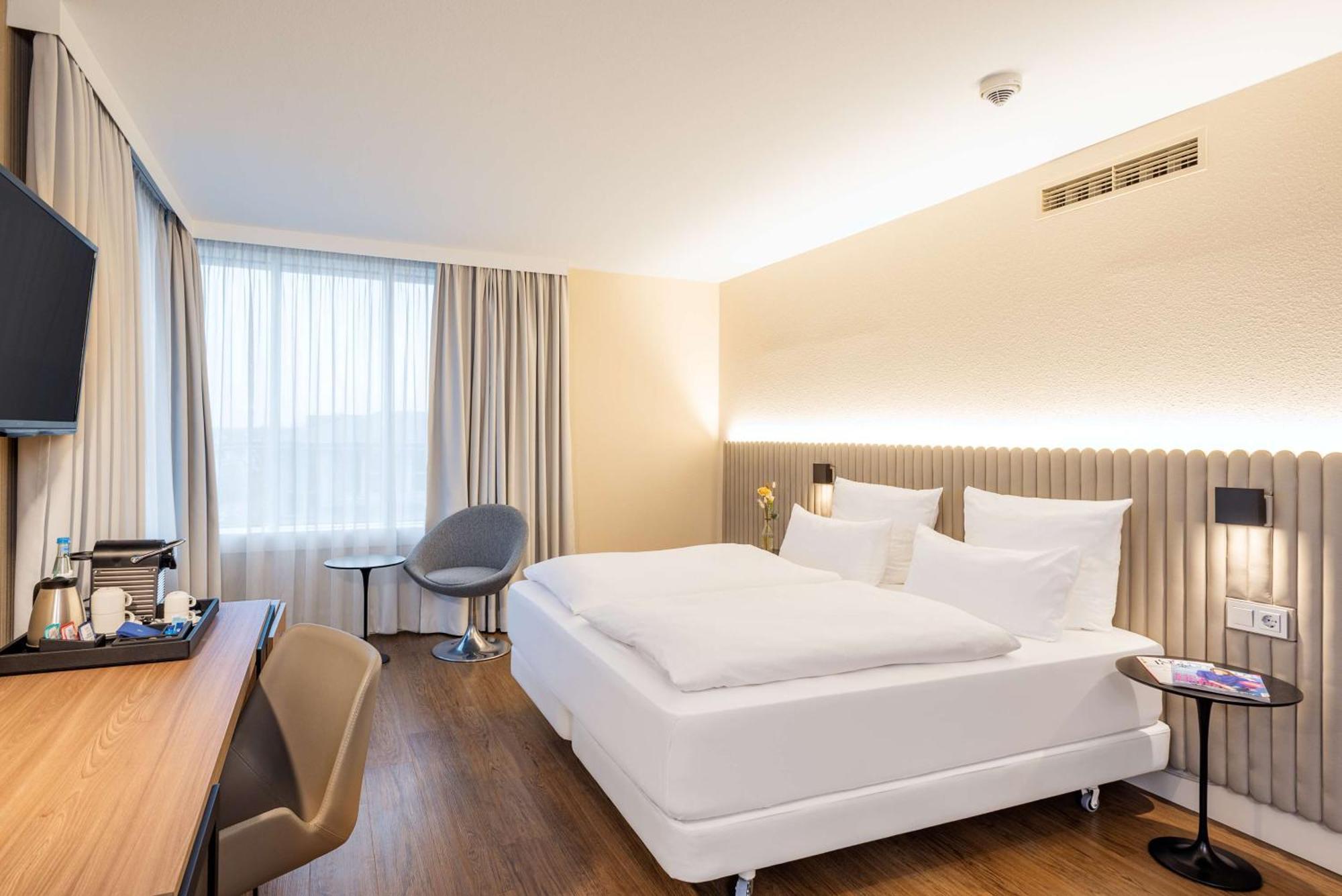 Nh Hamburg Altona Hotel Exterior photo