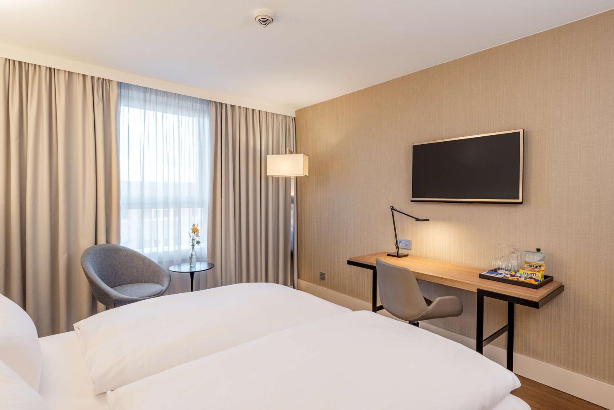 Nh Hamburg Altona Hotel Exterior photo