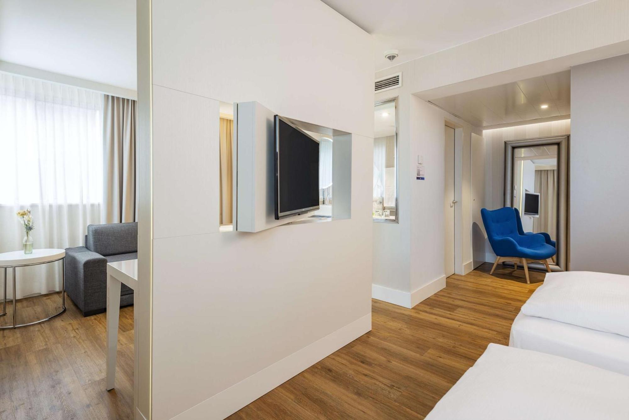 Nh Hamburg Altona Hotel Exterior photo
