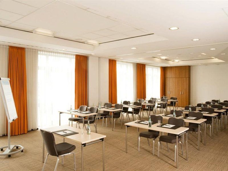Nh Hamburg Altona Hotel Exterior photo