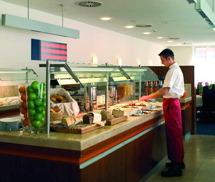 Nh Hamburg Altona Hotel Exterior photo